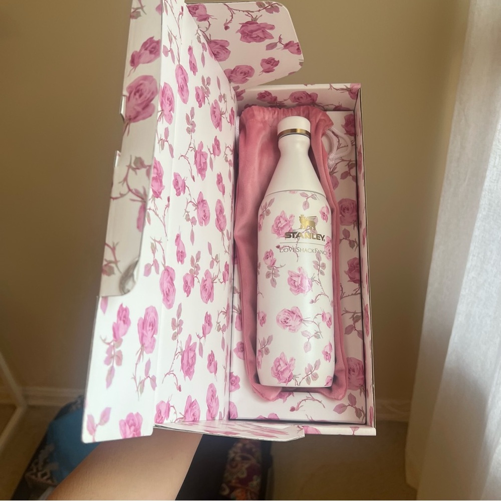 STANLEY X LOVESHACKFANCY ALL DAY SLIM BOTTLE 20 OZ | Ribbon Rosa